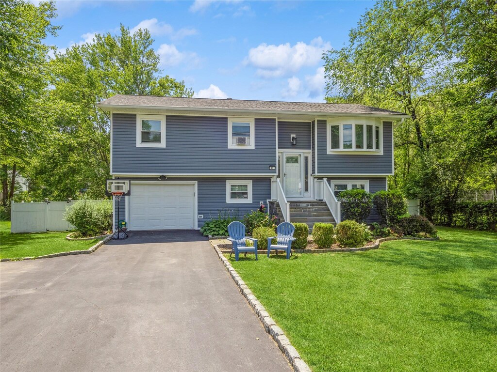 91 Sutton Park Rd, Poughkeepsie, NY 12603 - photo 1