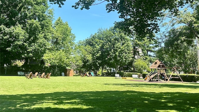 81 Seaview Ave, New Rochelle, NY 10801 - view of home's community with a yard and view of scattered trees