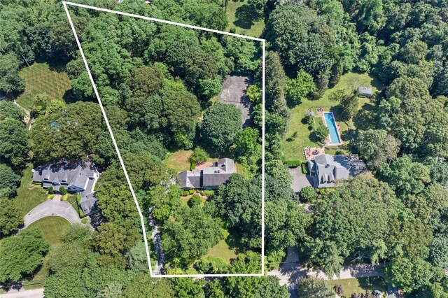 6 Beardsley Ln, Lloyd Harbor, NY 11743 - view of property location with property parcel outlined and a heavily wooded area
