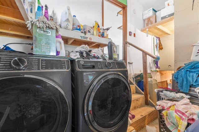 565 Barley Ln, Southold, NY 11971 - laundry room with washer and dryer