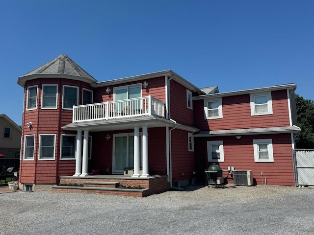 18 Loring Rd, Levittown, NY 11756 - view of front of home featuring a balcony