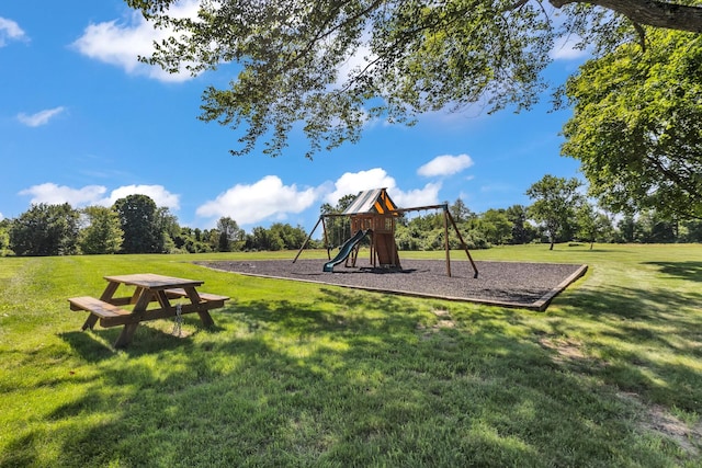 182 Fairway Dr, Carmel, NY 10512 - community play area with a lawn