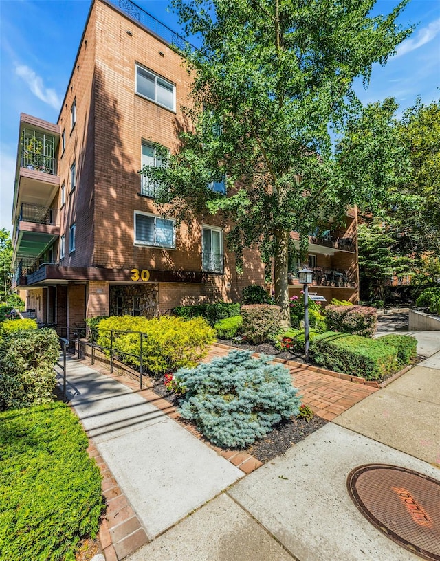 30 Barstow Rd N Unit 3C, Great Neck, NY 11021 - photo 2