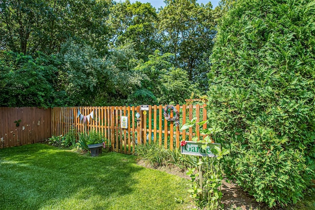 460 Old Town Rd Unit 4-O, Port Jefferson Station, NY 11776 - view of yard
