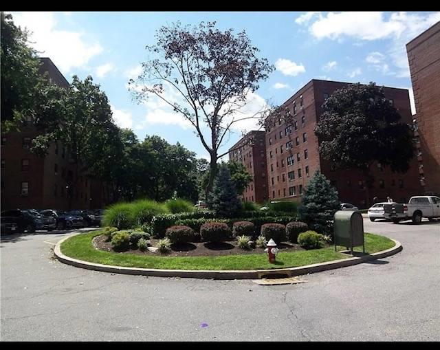 2 Fisher Dr Unit 307, Mount Vernon, NY 10552 - view of building exterior