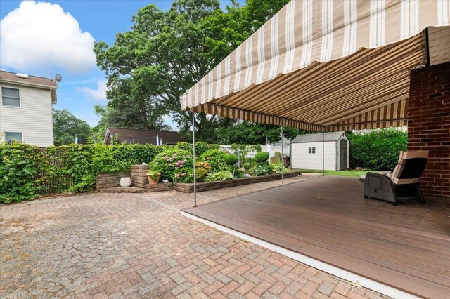 558 Kingston Ave, East Meadow, NY 11554 - photo 29