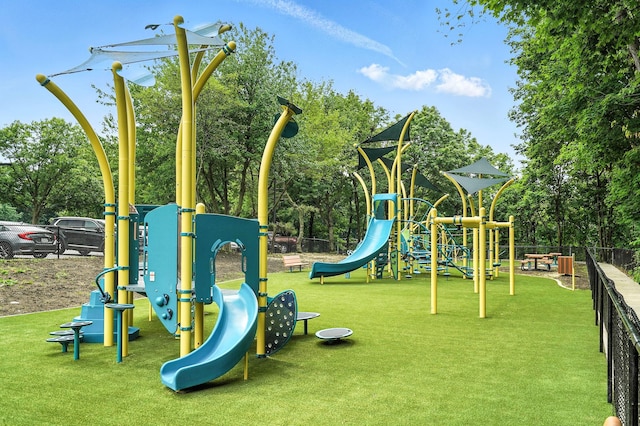 55 Mckinley Ave Unit D3-14, White Plains, NY 10606 - view of community play area