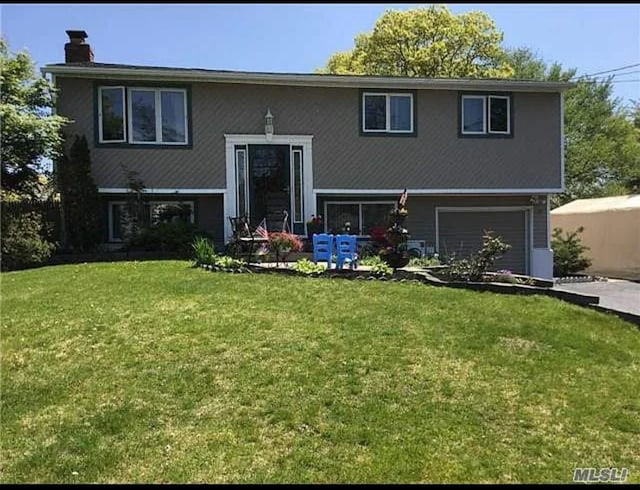 19 Biscayne Dr, Selden, NY 11784 - photo 1