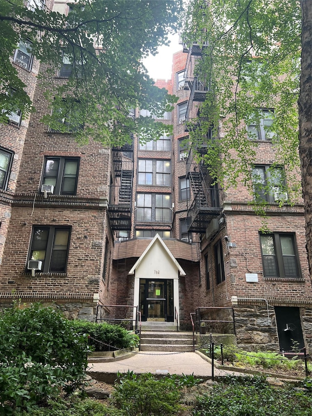 762 Brady Ave Unit 121, Bronx, NY 10462 - photo 1