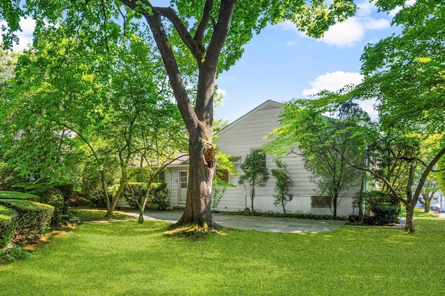 153 Waverly Rd, Scarsdale, NY 10583 - view of grassy yard with a patio