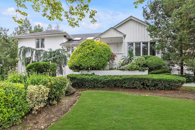 895 Cherry Ln, North Woodmere, NY 11581 - view of front of house with a front yard