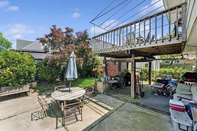 529 8th Ave, New Hyde Park, NY 11040 - view of patio with outdoor dining space