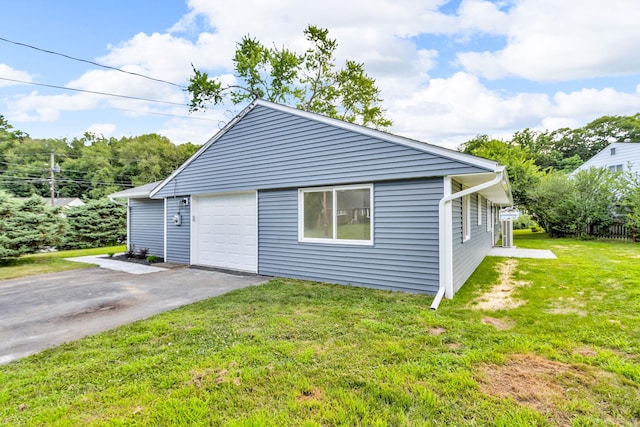 50 Appletree Dr, Saugerties, NY 12477 - garage featuring asphalt driveway