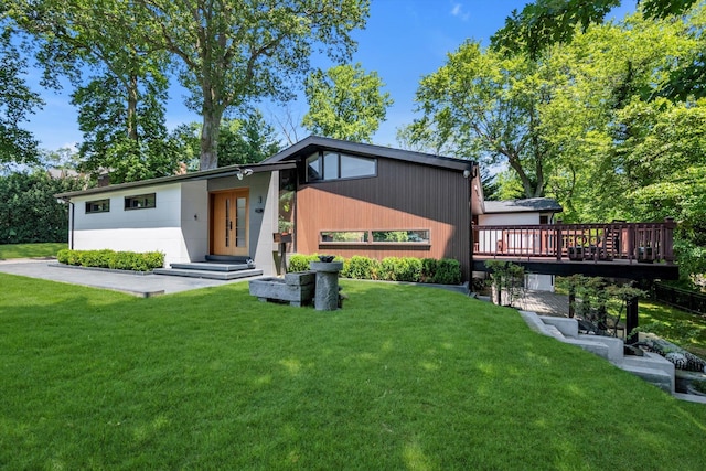 3 Horseshoe Ln, Great Neck, NY 11020 - mid-century modern home with a front yard and a wooden deck