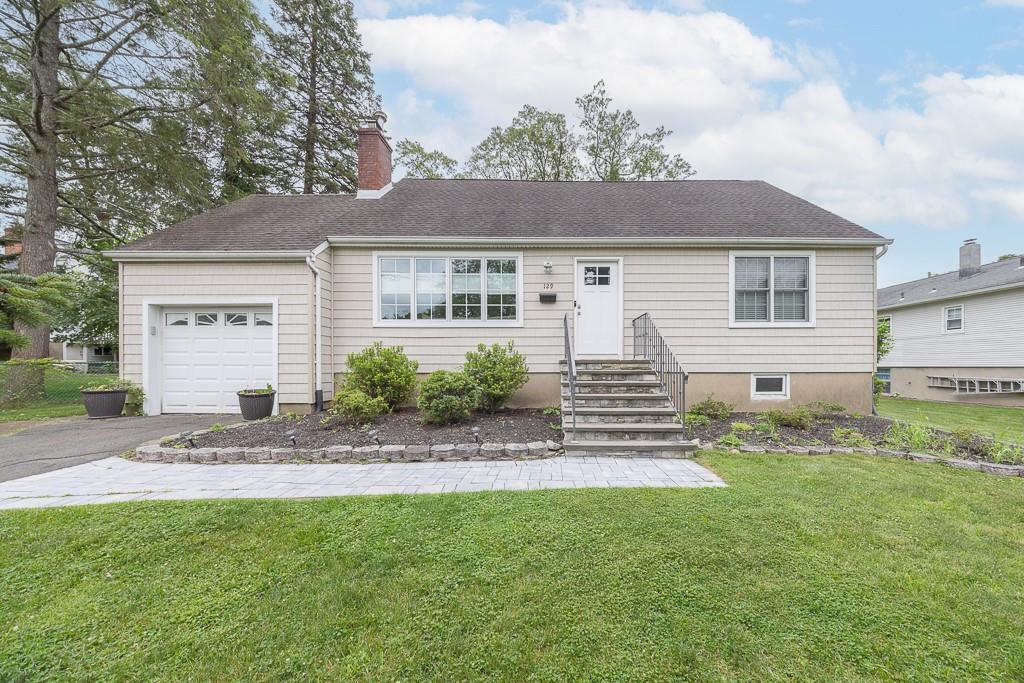 129 Lt Cox Dr, Pearl River, NY 10965 - photo 1