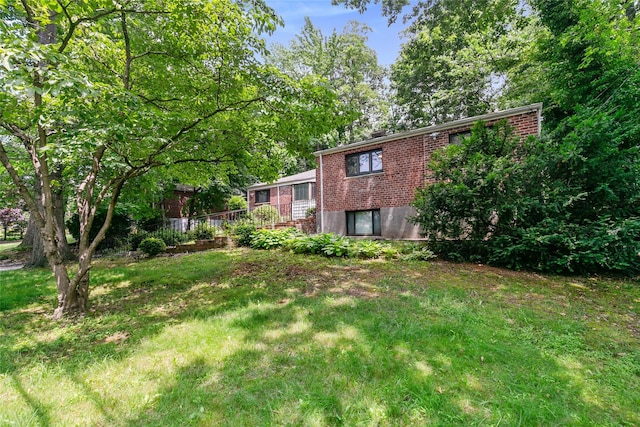 5 Bellingham Ln, Great Neck, NY 11023 - view of green lawn