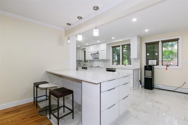 5 Bellingham Ln, Great Neck, NY 11023 - kitchen featuring modern cabinets, white cabinets, a kitchen bar, ornamental molding, and light countertops
