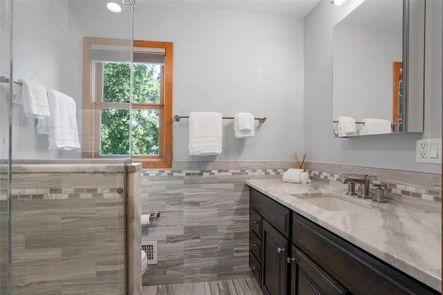918 Sylvan Ln, Mamaroneck, NY 10543 - full bath featuring vanity, tile walls, and wainscoting