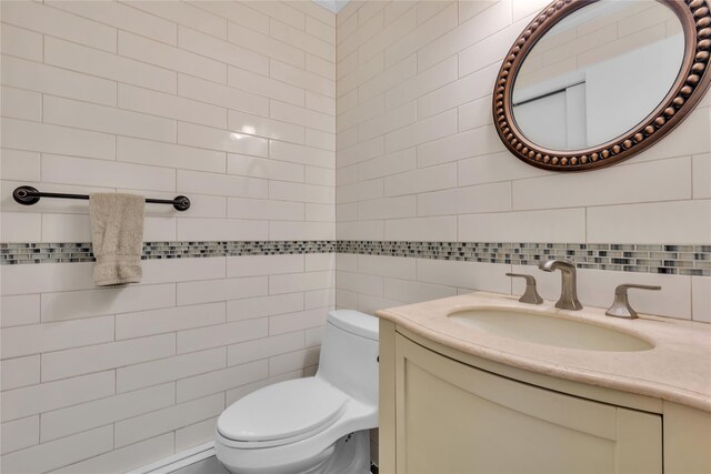 9 Foxwood Dr Unit 4, Pleasantville, NY 10570 - bathroom with vanity, tile walls, and backsplash
