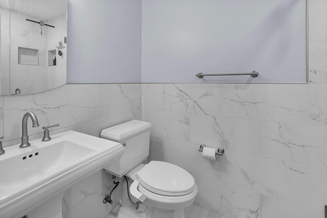 42 Richmond Blvd Unit 4B, Ronkonkoma, NY 11779 - bathroom featuring tile walls