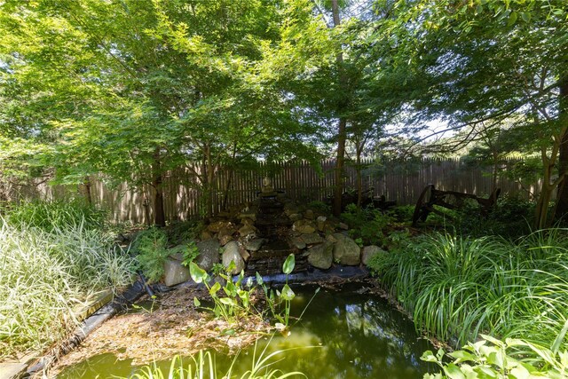 880 W Mill Rd, Mattituck, NY 11952 - view of yard