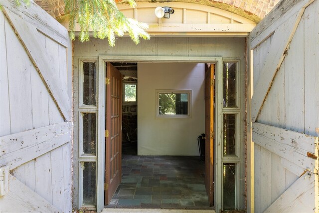 880 W Mill Rd, Mattituck, NY 11952 - view of corridor