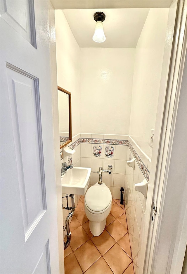 7267 Yellowstone Blvd, Forest Hills, NY 11375 - half bath featuring tile patterned flooring, wainscoting, and tile walls