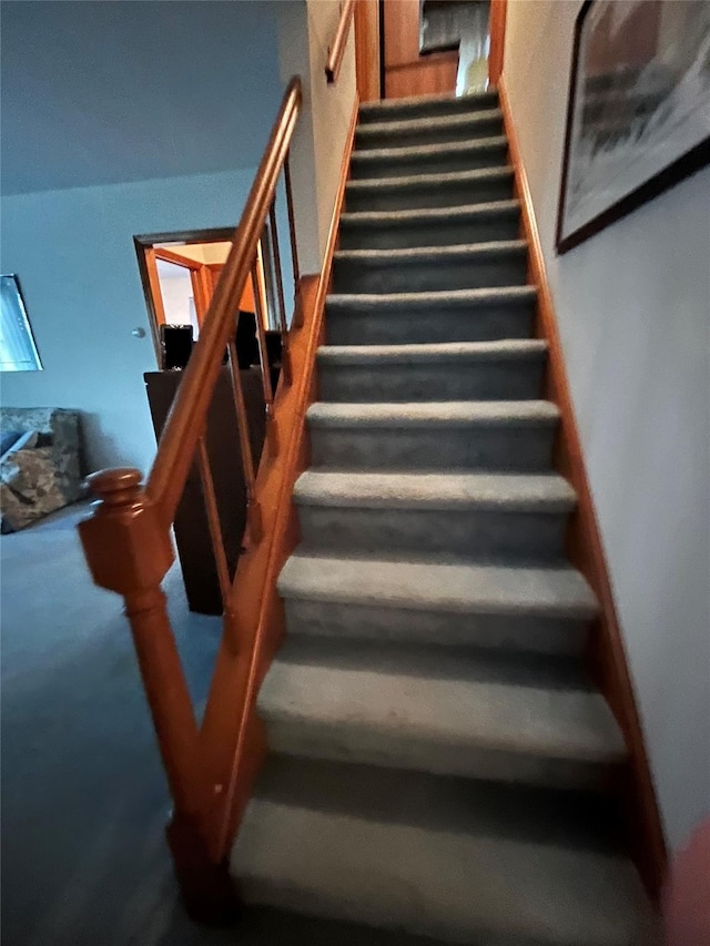 11 Crescent Dr, Cortlandt Manor, NY 10567 - view of stairs