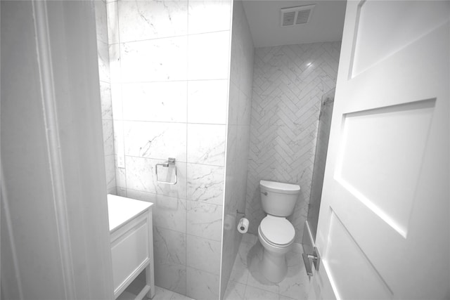 59 Stratford Grn Unit 59, Farmingdale, NY 11735 - bathroom with tile walls and vanity