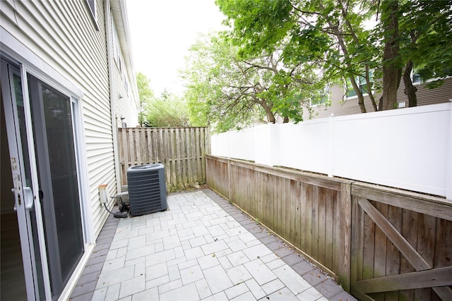 59 Stratford Grn Unit 59, Farmingdale, NY 11735 - fenced backyard with a patio
