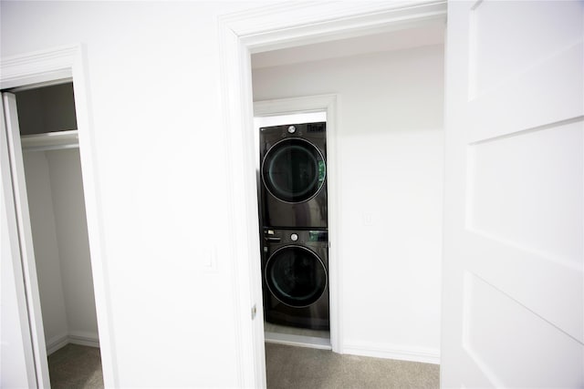59 Stratford Grn Unit 59, Farmingdale, NY 11735 - laundry area featuring stacked washer / drying machine and baseboards