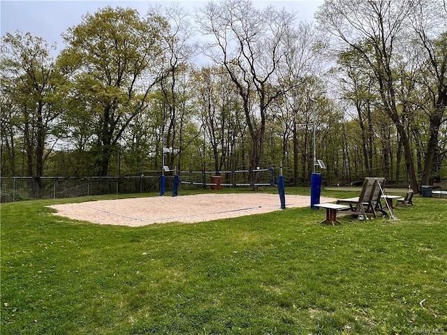 96 Highridge Rd, New Rochelle, NY 10804 - view of community with volleyball court