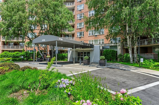 5700 Arlington Ave Unit 12T, Bronx, NY 10471 - surrounding community with covered parking