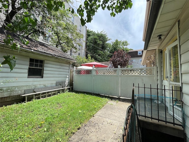 384 Hawthorne Ave, Yonkers, NY 10705 - view of yard