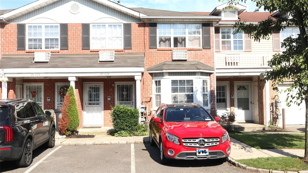 82109 Country Pointe Cir, Queens Village, NY 11427 - photo 2