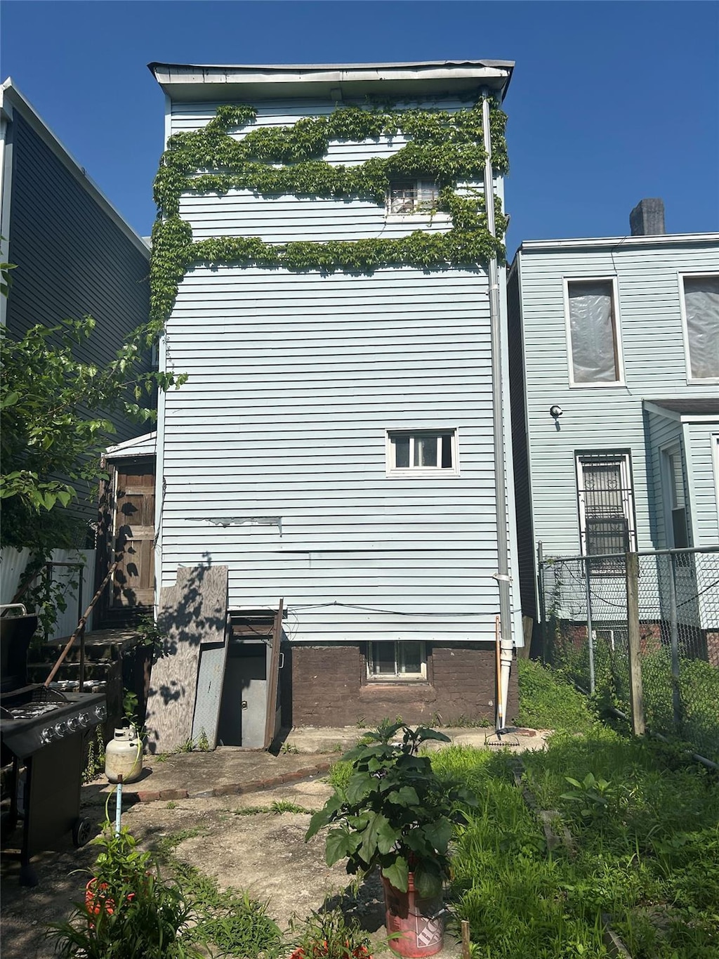 406 Chestnut St, Brooklyn, NY 11208 - view of home's exterior