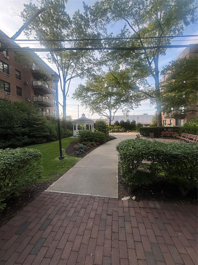 6 Birchwood Ct Unit 3H, Mineola, NY 11501 - photo 1