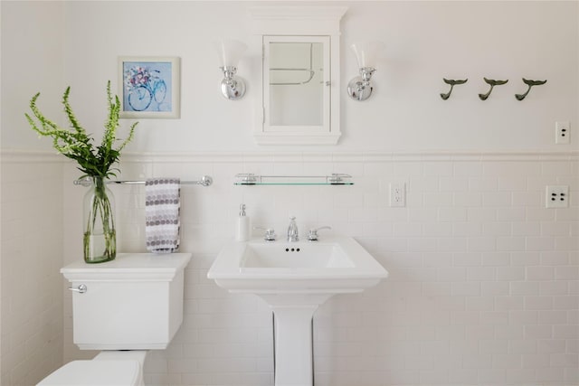24 8th St, Hudson, NY 12534 - bathroom featuring wainscoting and tile walls