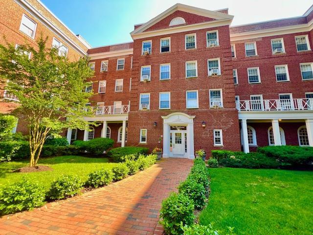 90 Knightsbridge Rd Unit H 1, Great Neck, NY 11021 - photo 2