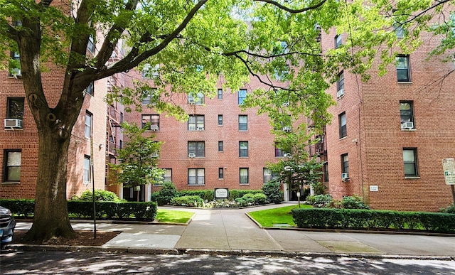 2 Windsor Ter Unit 5F, White Plains, NY 10601 - photo 1