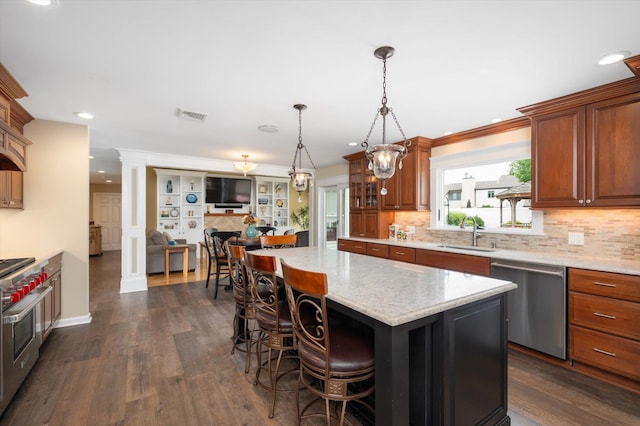 31-33 Dunlop Ct, Commack, NY 11725 - kitchen with stainless steel appliances, backsplash, open floor plan, recessed lighting, and crown molding