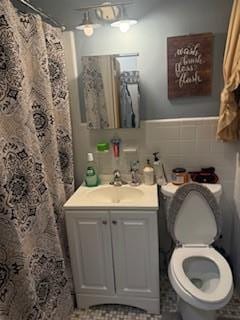 8602 89th St, Woodhaven, NY 11421 - full bath with vanity and a shower with shower curtain