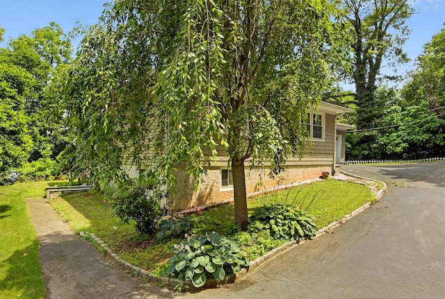 46 Alta Pl, Yonkers, NY 10710 - view of front facade featuring a front lawn