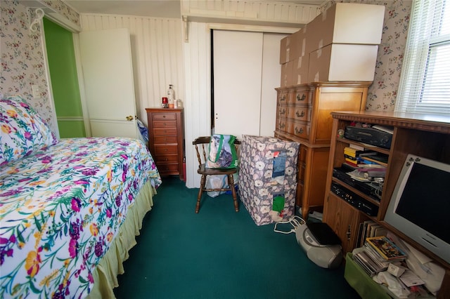 2083 Elm Pl, Merrick, NY 11566 - bedroom with carpet flooring, wallpapered walls, and a closet