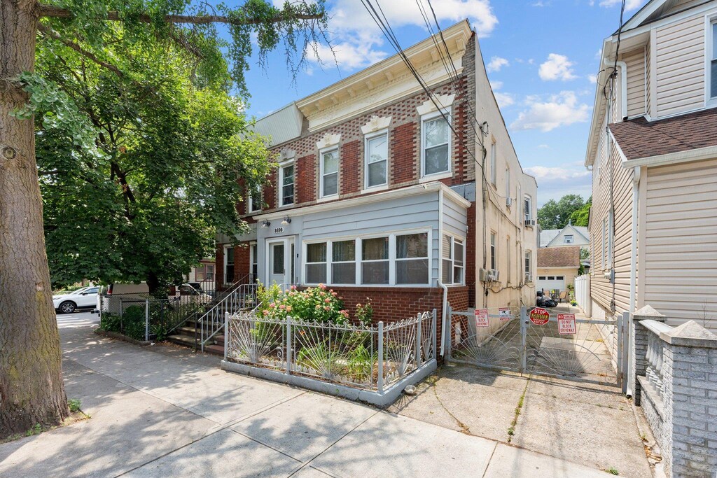 86-90 102nd St, Richmond Hill, NY 11418 - photo 1