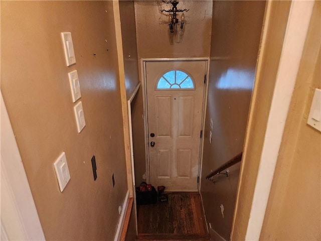 815 Swinton Ave, Bronx, NY 10465 - entryway featuring wood finished floors and baseboards