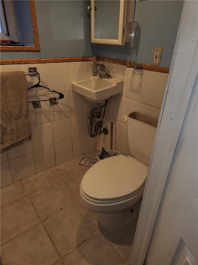 815 Swinton Ave, Bronx, NY 10465 - bathroom featuring tile walls, tile patterned flooring, and a wainscoted wall