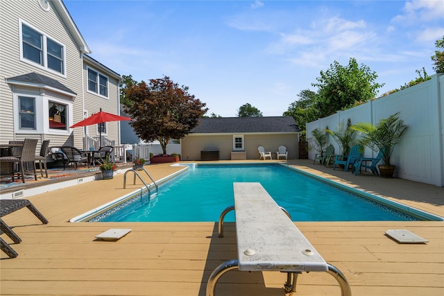 565 S 8th St, Lindenhurst, NY 11757 - view of swimming pool with a fenced backyard, a deck, and a diving board
