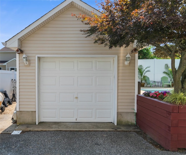 565 S 8th St, Lindenhurst, NY 11757 - view of detached garage