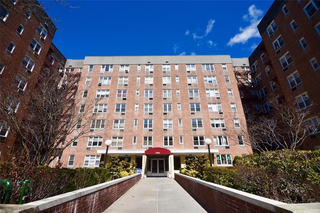 4 Sadore Ln Unit 5L, Yonkers, NY 10710 - view of apartment building / complex